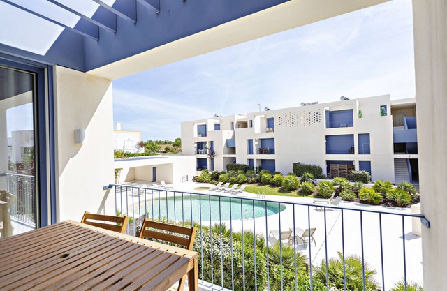 Elegant with pool view