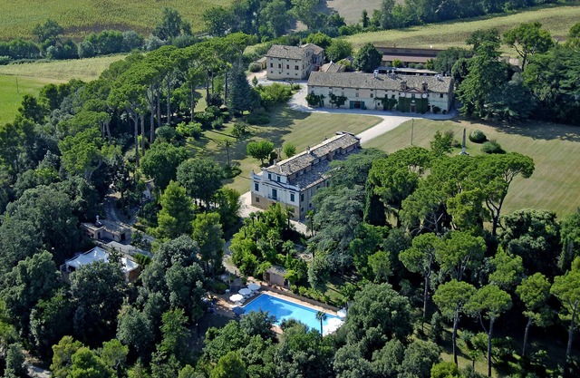 Elegante Wohnung in Villa mit Pool