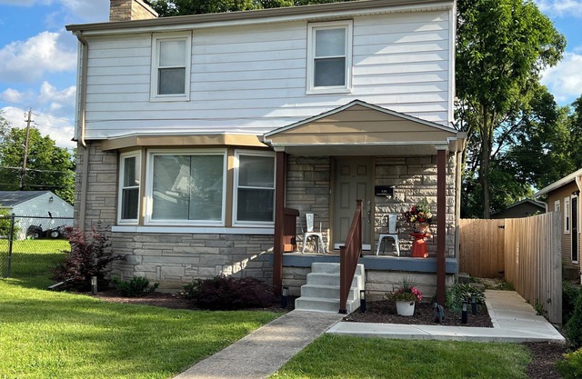 Elegantly decorated 3-bedroom home 5 minutes away from downtown Indy attractions