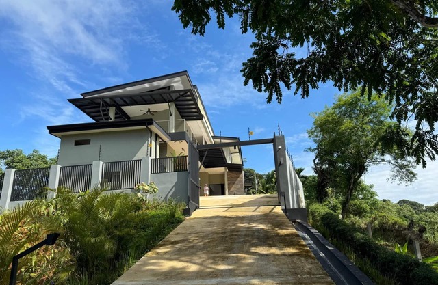 Elevated 1200 Ft Cool Oceanview Villa with Pool & Wi-Fi, Close Dominical Beaches