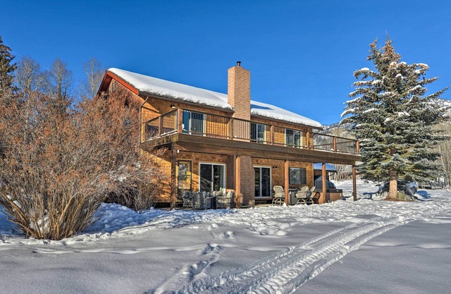 Elevated Alpine Escape: Mtn Views + Game Room!