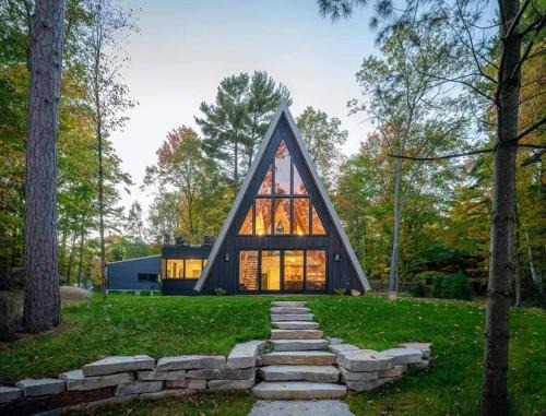 Elevated Escape: A-Frame Serenity at Lake Noire