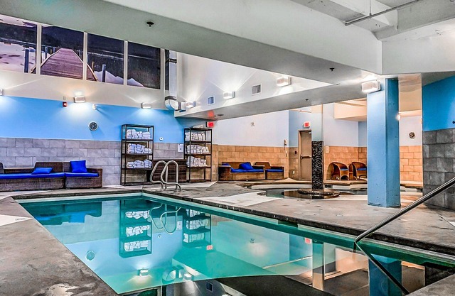 Elevated Penthouse - Pool, Hot Tub & Relaxing Atmosphere!