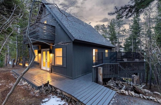 Elevated St. Mary's Glacier Retreat: Escape to mountain views, trails, hot tub
