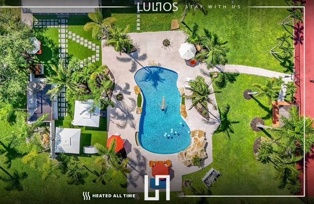 Elite 6BR Sports Resort: Heated Pool & Pro Courts