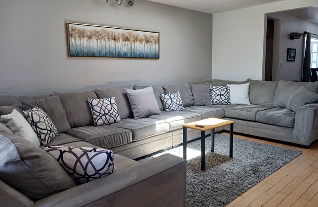 Elite Coastal Area / Cozy Loma Portal House / 3 BD / 3 BA / Canyon View/Near All