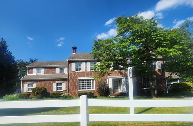 Elite historic Atherton estate centrally located and 2.4 miles from stadium.