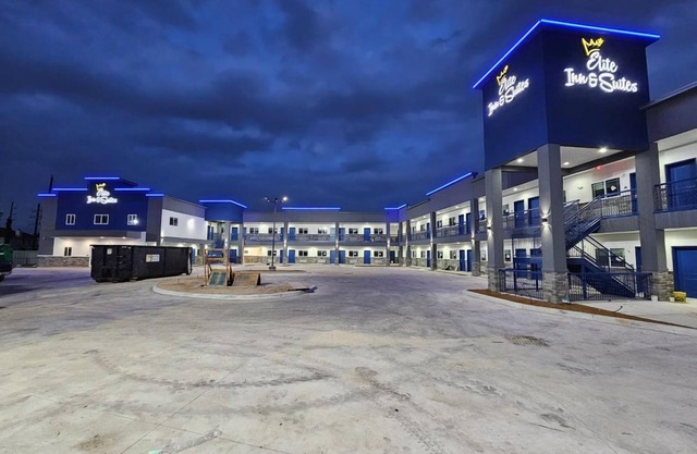 Elite Inn & Suites