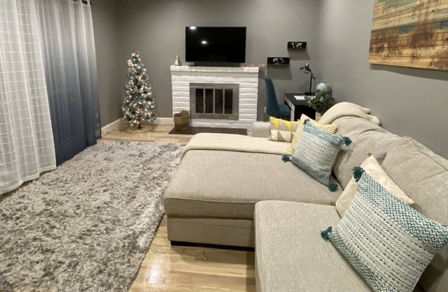 Elite Stylish House 3+1 bedrooms close to grocery & fast food