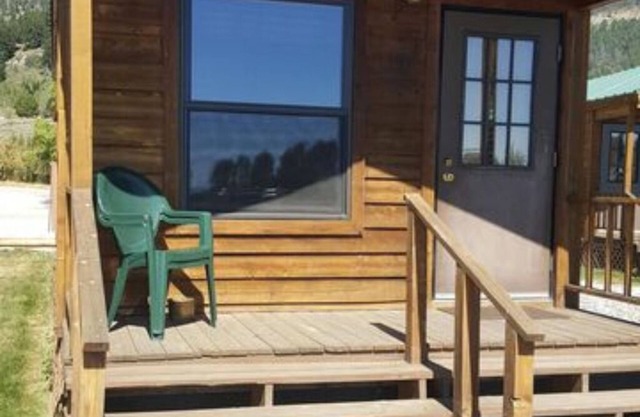 Elk Haven Camping (Cabin 12)