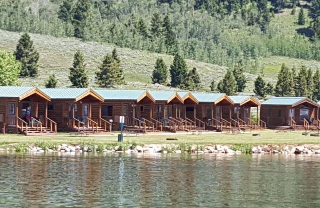 Elk Haven Camping (Cabin 16)