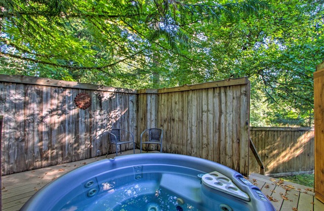 'elk Hideaway:' Ashford Cottage w/ Hot Tub!