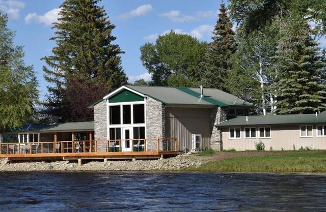 Elk Hollow Lodge on North Platte River