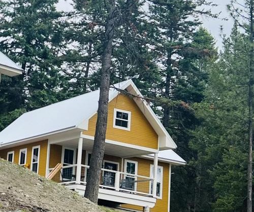 Elk Ridge Village 401C Cozy Cabin with views of Flathead Lake and the mountains