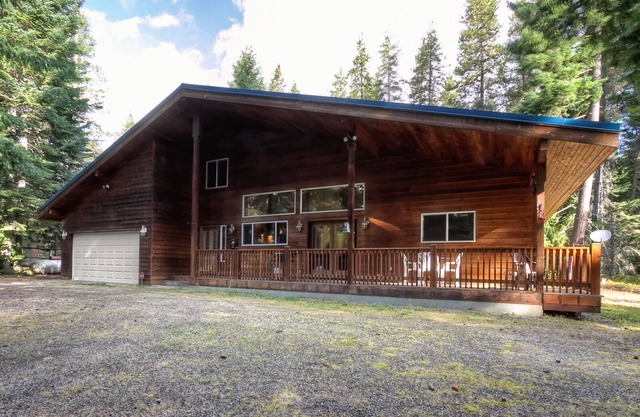 Elk Tracks Lodge