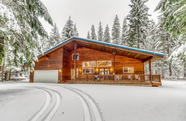 Elk Tracks Lodge