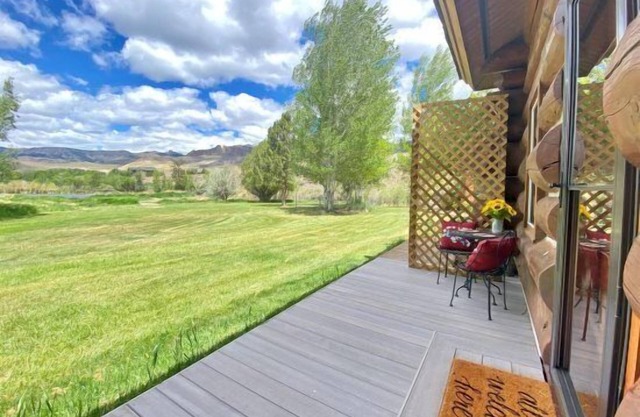 Elk Valley Ranch Retreat- Private apartment on the banks of the Shoshone River