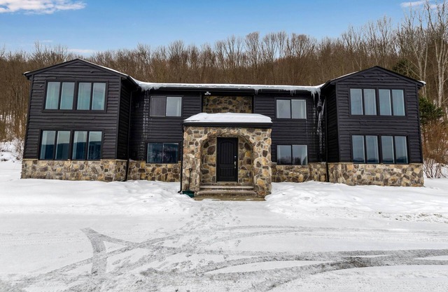 Ellicottville 4 condos 2 miles to Holiday Valley