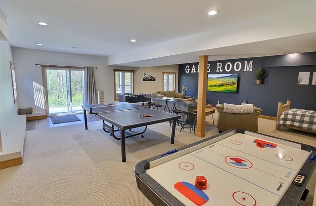Ellicottville Chalet with Game Room, 3 Full Baths, Fire Pit, Sleeps 13