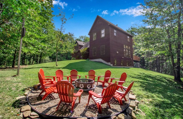 Ellicottville Treetop Retreat: All seasons Ellicottville Chalet