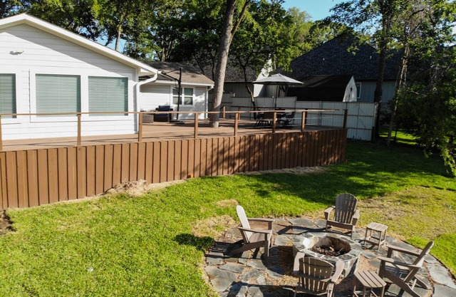 Ellis Island 2- Lake House /Sleeps 20-Beautiful