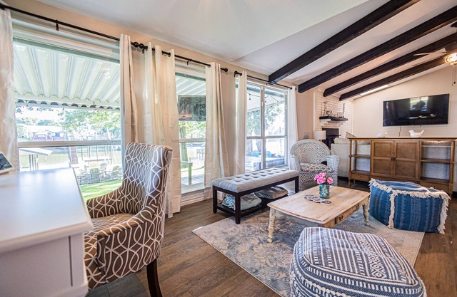 Ellis Island - Beautiful Lake House- Hot tub/gameroom
