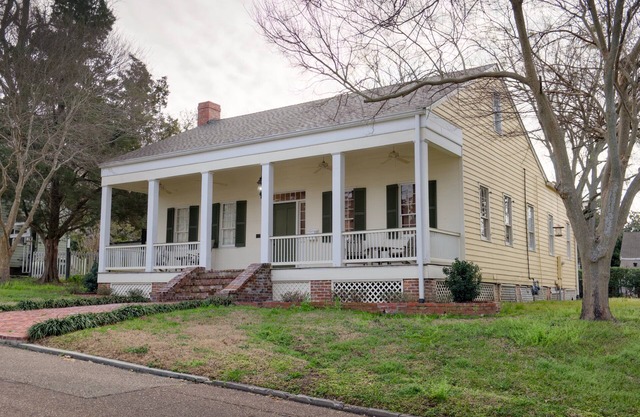 Elmsley Cottage | 4/3, Historic Home, Full Kitchen, Washer/Dryer