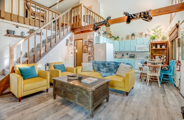Elmwood · Elmwood Escape ★ A Cozy Retreat at The Hideout ★