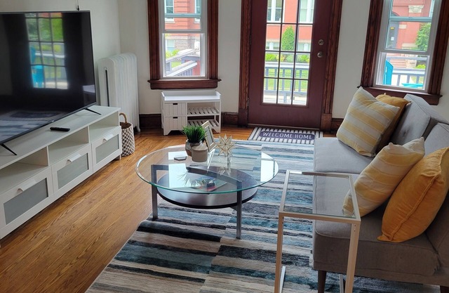 Elmwood Village Elegance: 2 bedroom + dedicated office
