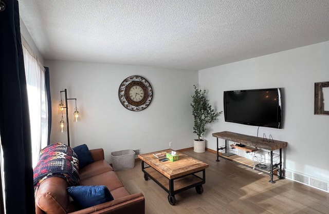 Elton Hills Park Quite 3-bedroom Spacious Home