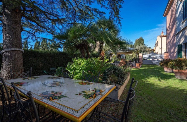 Ely Apartment In Villa, Wifi, Terricciola, Pisa