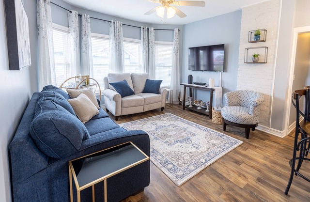 Modern Downtown Apartment w Self Check In & Wi-Fi.