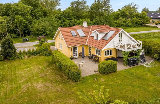"Elza" - 2.5km from the sea by Interhome