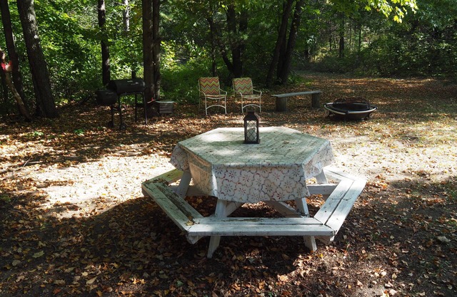 Emanuel - CUTE UPSTAIRS APARTMENT WITH AIR CONDITIONING! GREAT LOCATION!