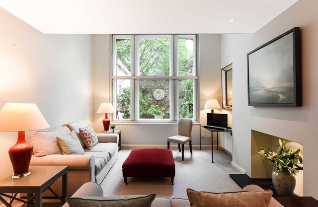 Embankment Gardens | Pro-Managed