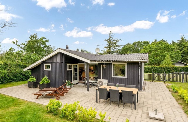 "Embla" - 500m to the inlet by Interhome