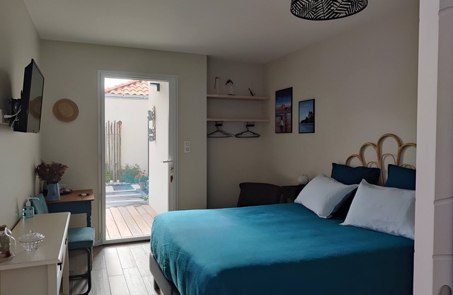Gästezimmer 'Embruns' mit privater Terrasse, privatem Garten und WLAN
