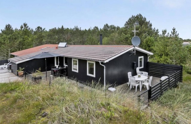 "Emeline" - 1.7km from the sea by Interhome