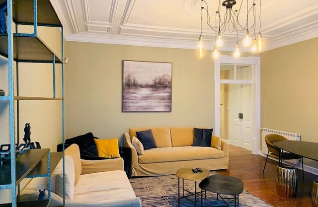 Emenda 1 - Charming Apartment in Chiado w/ Parking