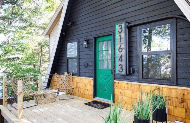 Emerald A Lakefront and Hot Tub