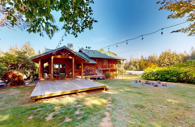 Emerald Acres | Redwood retreat in McKinleyville with a hot tub and firepit