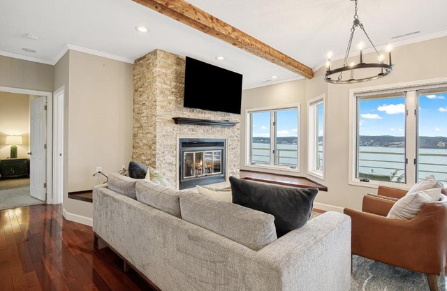 Emerald Bay Unit 1B