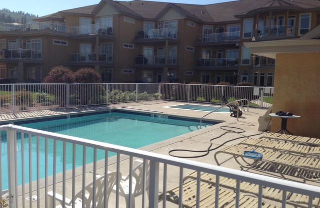 Emerald Beach Villas Wood Lake 2 Schlafzimmer Lakefront Condo