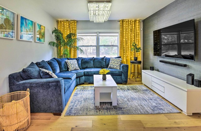 Emerald Coast Vacation Rental: 1 Mi to Beach