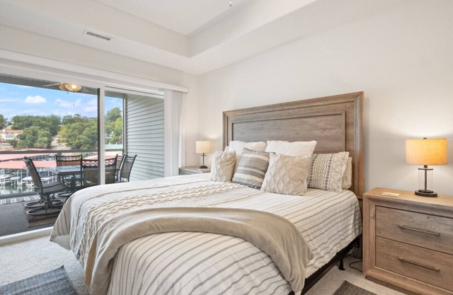 Emerald Escape – Luxury Waterfront Condo w/Pool!