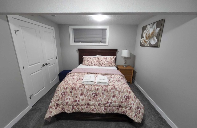 Emerald Guest Suite.14 mins from YYC Airport with nearby restaurants n amenities