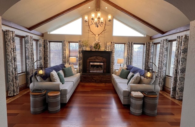 Emerald Hill in Churchill Montana! Custom home close to Bozeman & Big Sky