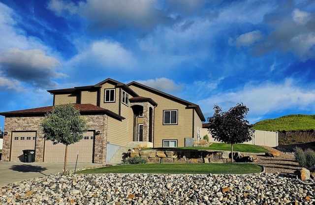 Emerald Hills Views