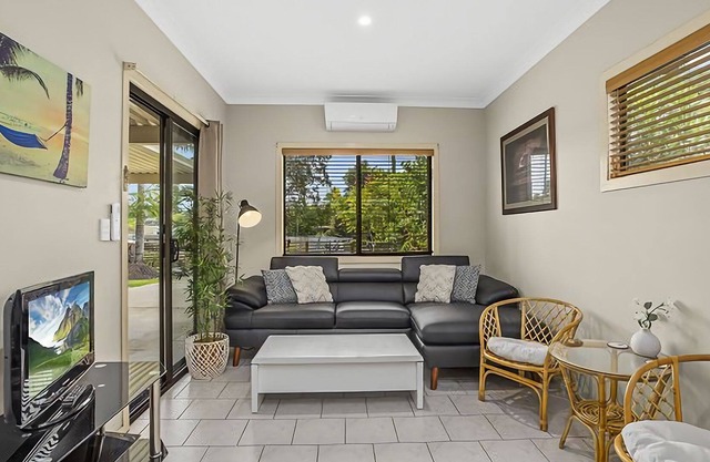Two bedroom flat sleeping up to 5 guests with shared swimming pool!