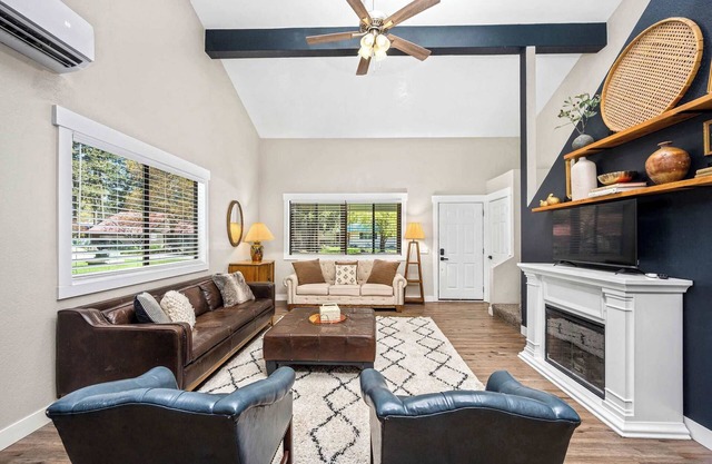 Emerald Pines Retreat: Family Friendly Paradise Near Golf and Hayden Lake